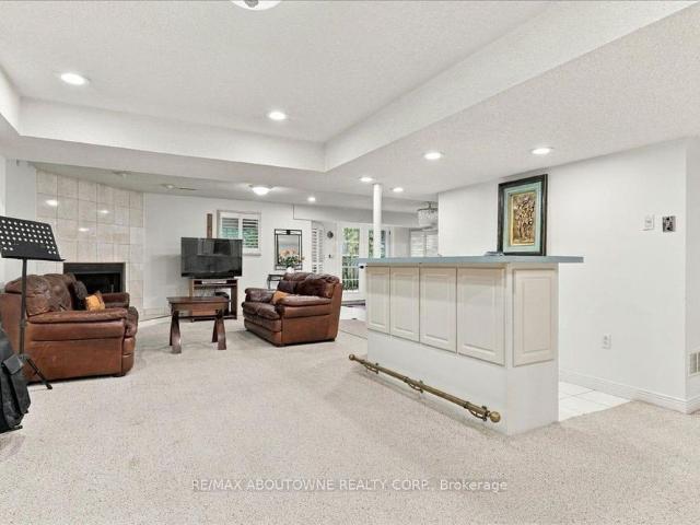 Lower 1374 Heritage Way, Oakville