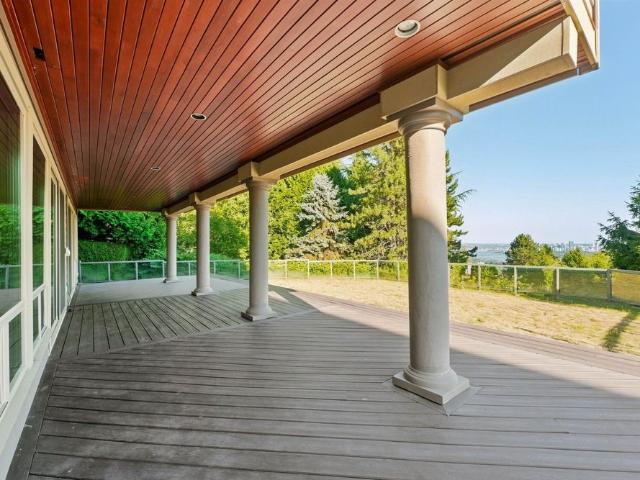 Lower 2426 Westhill Court, West Vancouver