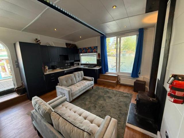 Lower Teddington Road, Hampton Wick KT1, 1 bed houseboat to rent, £1,850 pcm | PrimeLocation