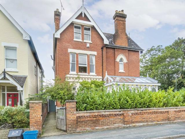 Lower Teddington Road, Teddington KT1, 2 bed flat to rent, £1,875 pcm | PrimeLocation