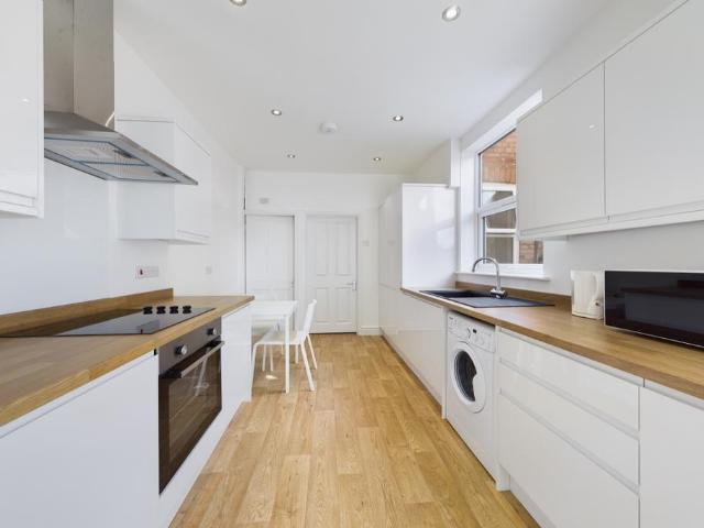 Lower Thrift Street, Northampton NN1 4 bed house to rent £2,380 pcm £549 pw