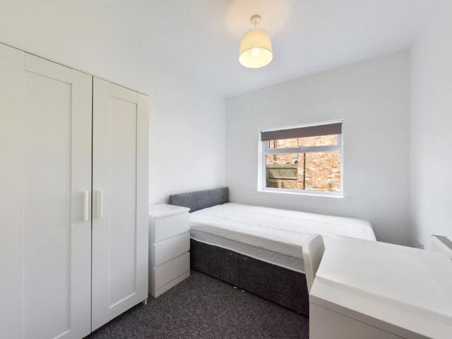 Lower Thrift Street, Northamptonshire. 1 bed in a house share to rent £550 pcm £127 pw