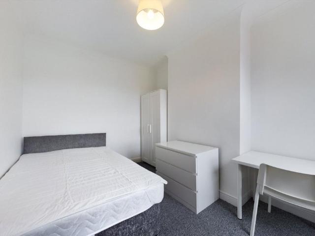 Lower Thrift Street, Northamptonshire. 1 bed in a house share to rent £565 pcm £130 pw
