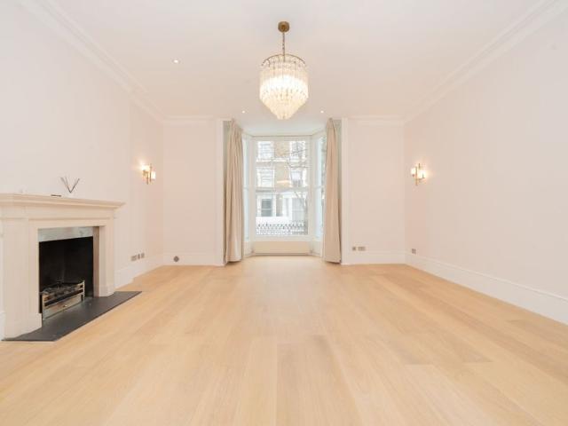 Lower Addison Gardens, Holland Park, W14, London