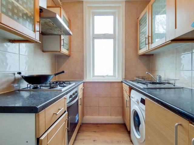 Lower Addiscombe Road, Croydon CR0, 3 bed flat to rent, £1,900 pcm | PrimeLocation