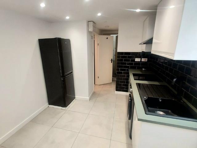 Lower Addiscombe Road, Croydon CR0, 1 bed flat to rent, £1,350 pcm | PrimeLocation