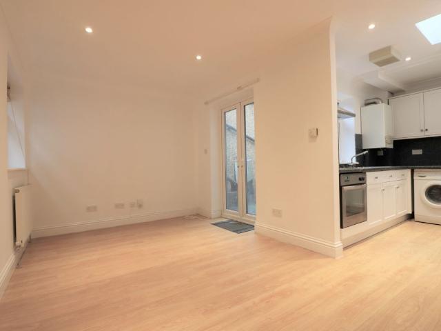 Lower Addiscombe Road, Croydon, Surrey, Greater London CR0, 1 bed flat to rent, £1,335 pcm | PrimeLocation