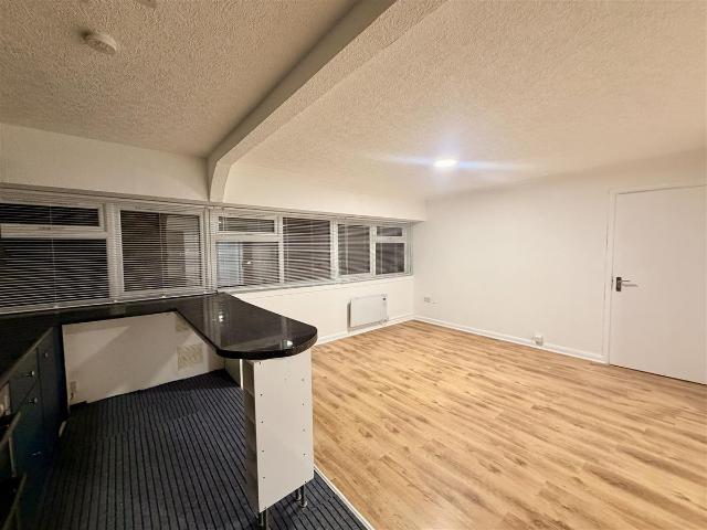 Lower Addiscombe Road, Addiscombe, Croydon CR0, 2 bed flat to rent, £1,580 pcm | PrimeLocation