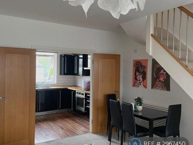 Lower Addiscombe Road, London, CR0 2 bed maisonette to rent £2,200 pcm £508 pw