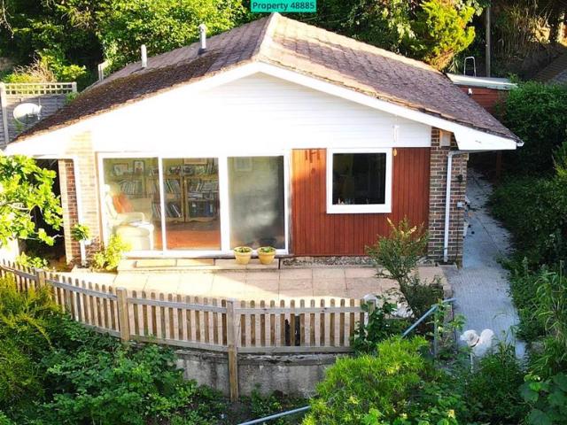 Lower Bourne, Farnham, GU10 3 bed detached house to rent £2,595 pcm £599 pw