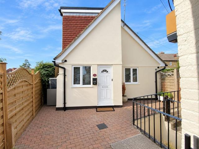 Lower Boxley Road, Maidstone ME14, 1 bed detached bungalow to rent, £1,200 pcm | PrimeLocation