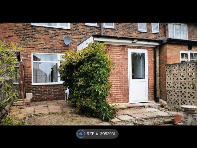 Lower Britwell Road, Slough SL2, 3 bed terraced house to rent, £1,950 pcm | PrimeLocation