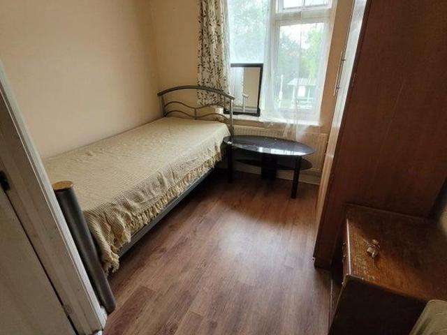 Lower Cippenham Lane, Slough SL1 1 bed in a house share to rent £720 pcm £166 pw