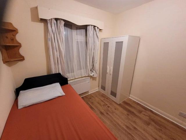 Lower Cippenham Lane, Slough SL1 1 bed in a house share to rent £720 pcm £166 pw