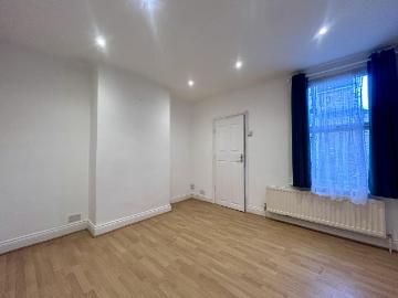 Lower Coombe Street CRO 2 bed flat to rent £1,550 pcm £358 pw