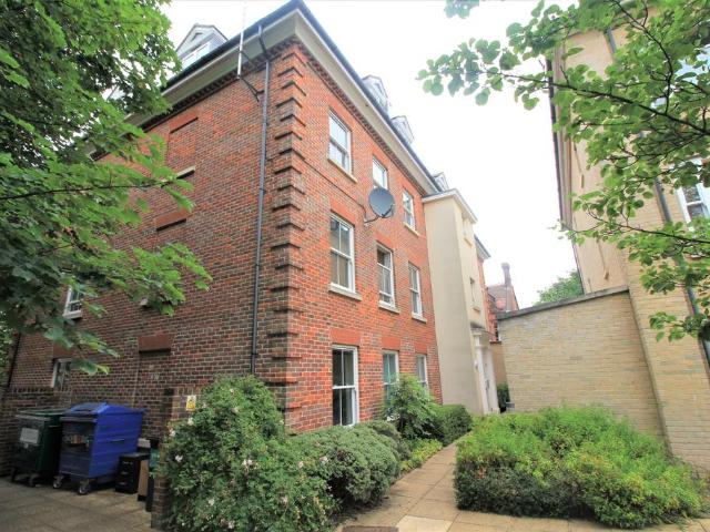 Lower Clarence Road, Norwich NR1 2 bed apartment to rent £1,050 pcm £242 pw