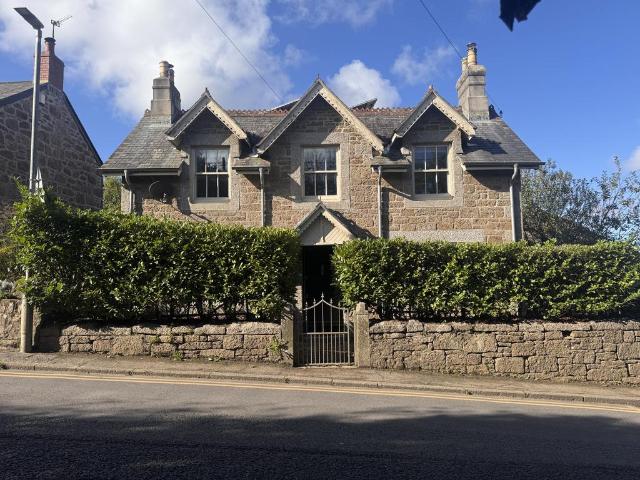 Lower Drift TR19 5 bed link detached house to rent £1,750 pcm £404 pw