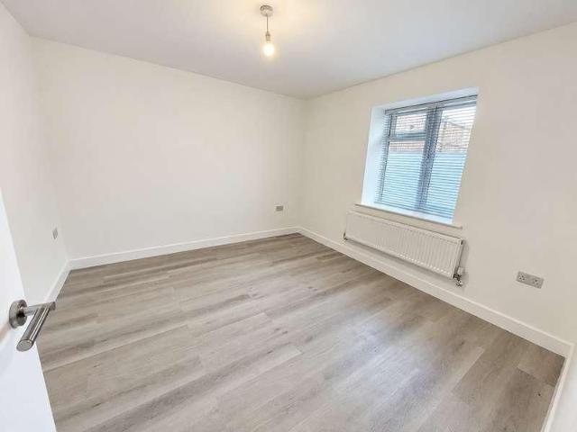 Lower Flat, Fernham Road, Thornton Heath, London, CR7