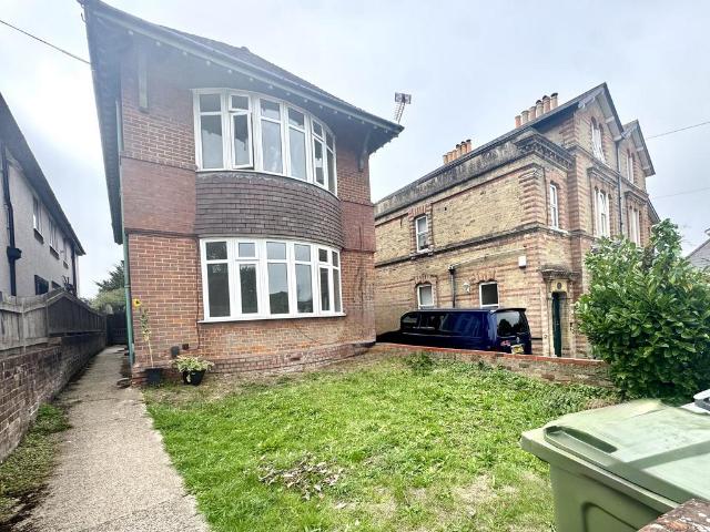 Lower Flat, 27 York Avenue, East. 2 bed apartment to rent £825 pcm £190 pw