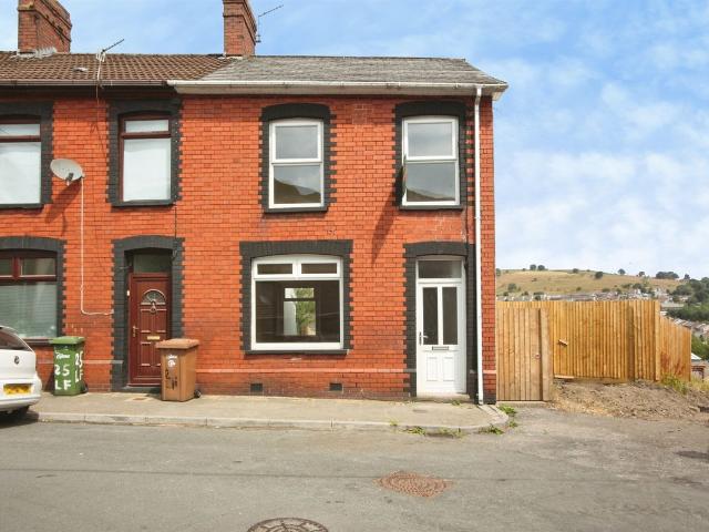 Lower Francis Street, Caerphilly CF83, 3 bed end terrace house to rent, £950 pcm | PrimeLocation