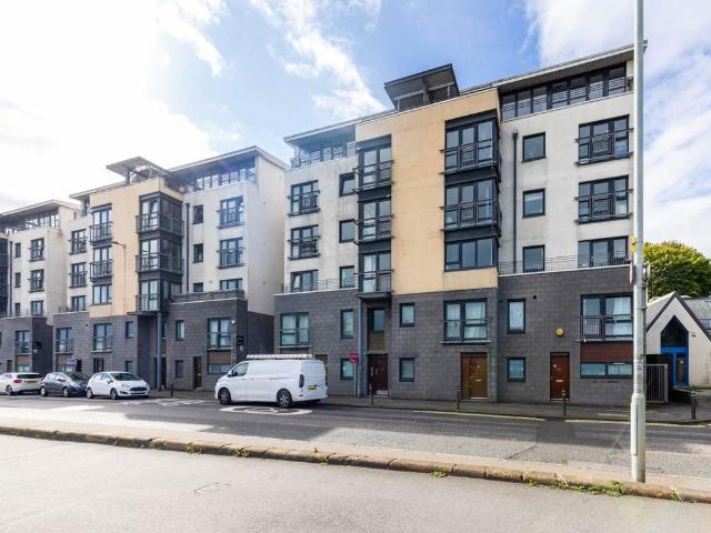 Lower Granton Road, Trinity, Edinburgh 2 bed flat to rent £1,450 pcm £335 pw