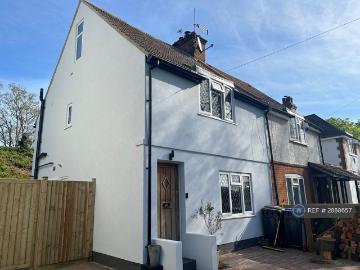 Lower Green Road, Esher, KT10 2 bed semi detached house to rent £2,250 pcm £519 pw
