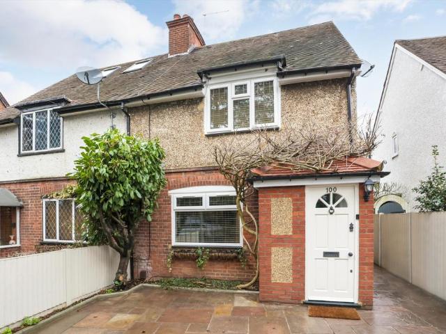 Lower Green Road, Esher, Surrey KT10 3 bed semi detached house to rent £3,000 pcm £692 pw