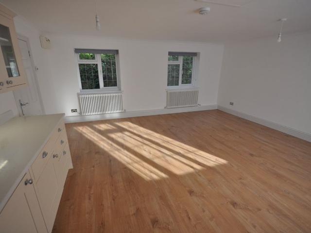 Lower Guildford Road, Knaphill GU21, 1 bed detached house to rent, £1,395 pcm | PrimeLocation