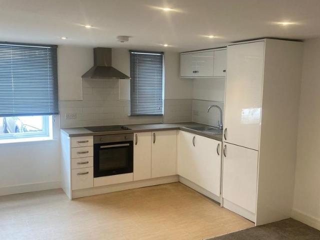 Lower Hanham Road, Bristol BS15 2 bed ground floor flat to rent £1,400 pcm £323 pw
