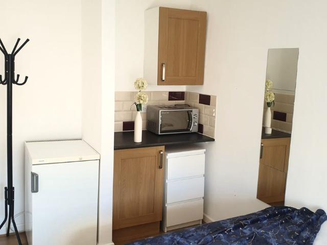 Lower High Street, Wednesbury WS10, Studio to rent, £650 pcm | PrimeLocation