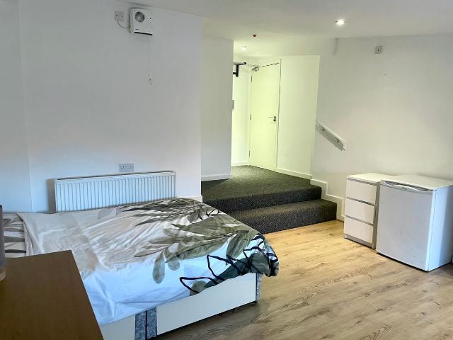 Lower High Street, Wednesbury WS10, Studio to rent, £910 pcm | PrimeLocation