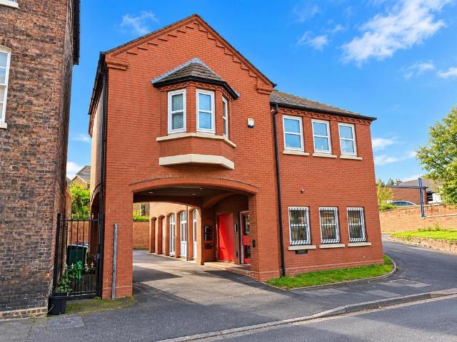 Lower High Street, Stourbridge 1 bed flat to rent £695 pcm £160 pw