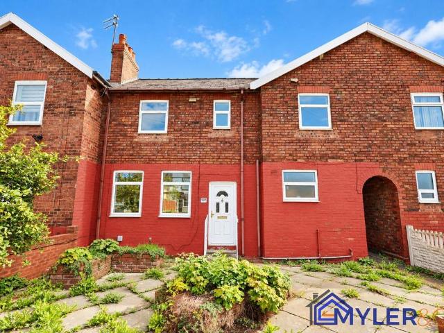 Lower House Lane, Widnes, WA8 3 bed terraced house to rent £1,000 pcm £231 pw