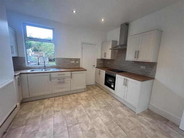 Lower Kenyon Street, Thorne, Doncaster 2 bed terraced house to rent £800 pcm £185 pw