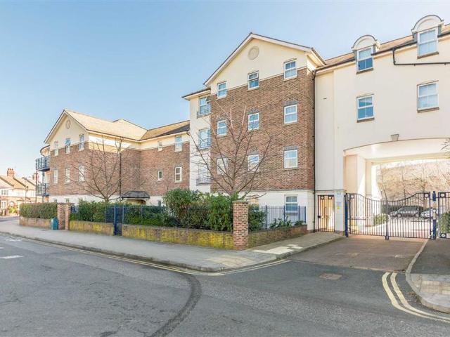 Lower Kings Road, Kingston Upon Thames KT2, 2 bed flat to rent, £2,100 pcm | PrimeLocation