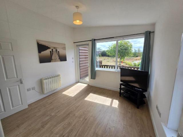 Lower Lakes, Chilton Trinity, TA5 1 bed apartment to rent £850 pcm £196 pw