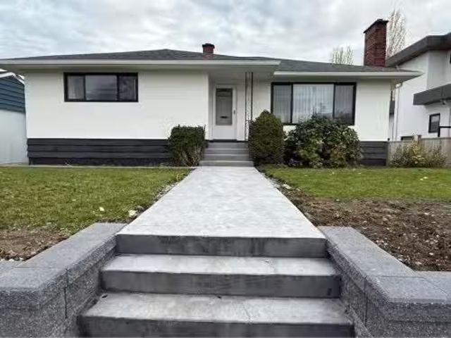 Lower Level 4810 Northlawn Drive, Burnaby, BC, V5C 3S3 house.