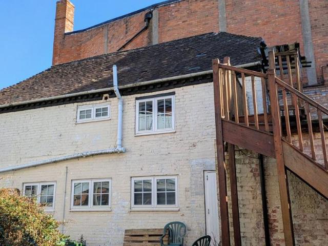 Lower Leys, Worcestershire WR11 1 bed apartment to rent £750 pcm £173 pw