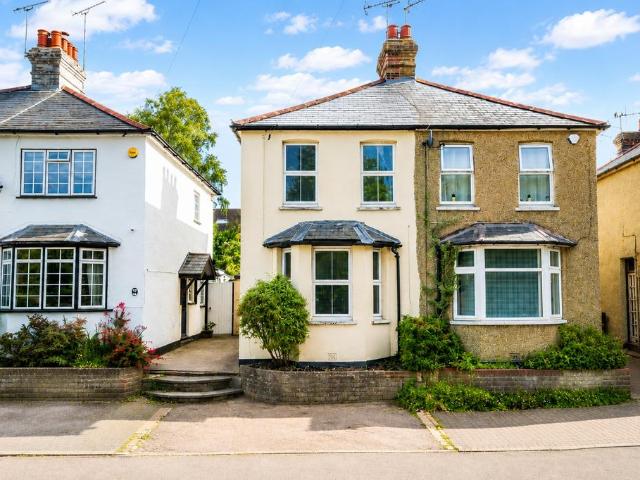 Lower Luton Road, Hertfordshire AL5 3 bed semi detached house to rent £2,250 pcm £519 pw