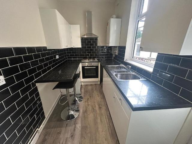 Lower Mayer Street, Stoke on Trent, 2 bed terraced house to rent £775 pcm £179 pw