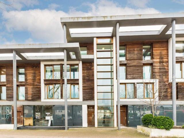 Lower Mortlake Road, Richmond TW9 2 bed flat to rent £2,650 pcm £612 pw