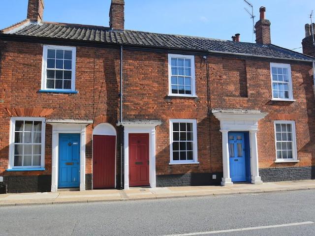Lower Olland Street, Bungay 3 bed terraced house to rent £995 pcm £230 pw