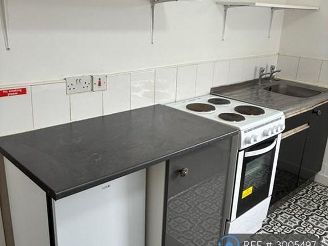 Lower Oxford Street, Castleford, WF10 1 bed flat to rent £540 pcm £125 pw