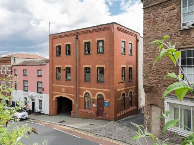 Lower Park Row, Bristol BS1, 2 bed flat to rent, £2,000 pcm | PrimeLocation