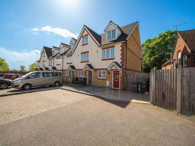 Lower Range Road, Gravesend, Kent DA12, 4 bed semi detached house to rent, £2,250 pcm | PrimeLocation