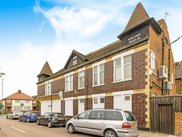 Lower Richmond Road, London SW14 2 bed flat to rent £1,795 pcm £414 pw