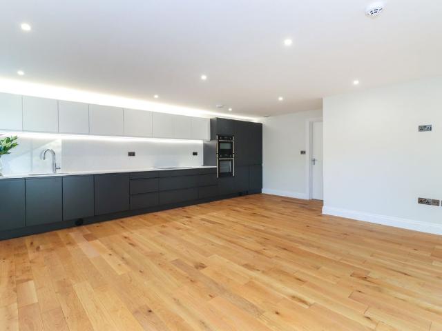 Lower Road, Buckinghamshire SL9, 2 bed flat to rent, £2,150 pcm | PrimeLocation