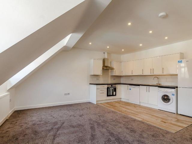 Lower Road, Chorleywood WD3, 3 bed flat to rent, £1,995 pcm | PrimeLocation