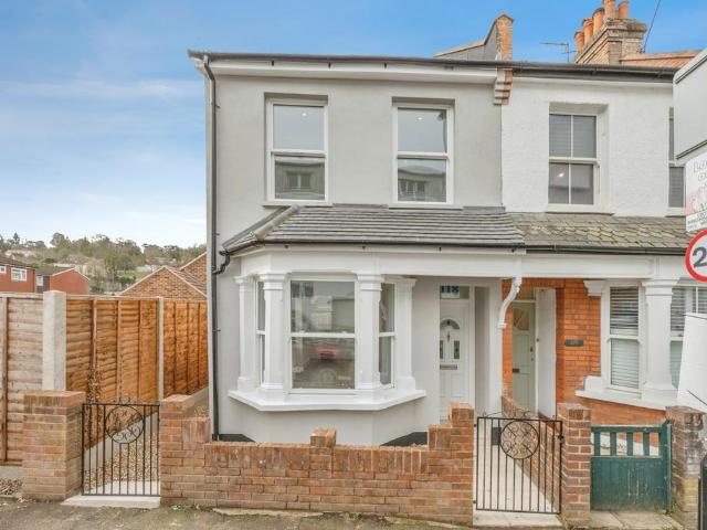 Lower Road, Kenley, CR8 3 bed end of terrace house to rent £2,150 pcm £496 pw