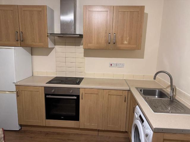 Lower Road, Sutton SM1, 1 bed flat to rent, £1,400 pcm | PrimeLocation